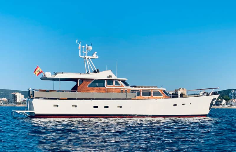 Viudes-21-Classic-Motor-Yacht-Profile