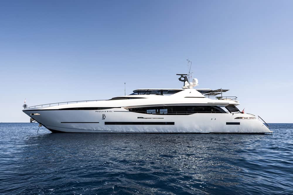 Paula-&-Biel-peri-37-motor-yacht-profile