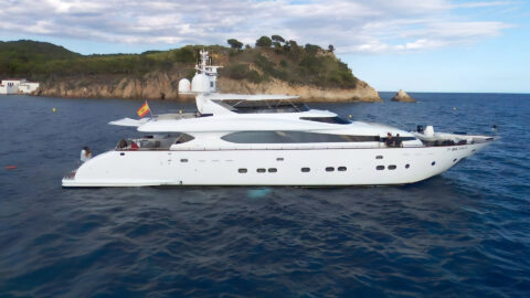 Maiora 31dp motor yacht - profile