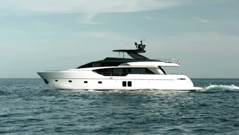 Sanlorenzo SL86 THYKE running profile view
