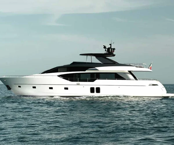 Sanlorenzo SL86 THYKE running profile view